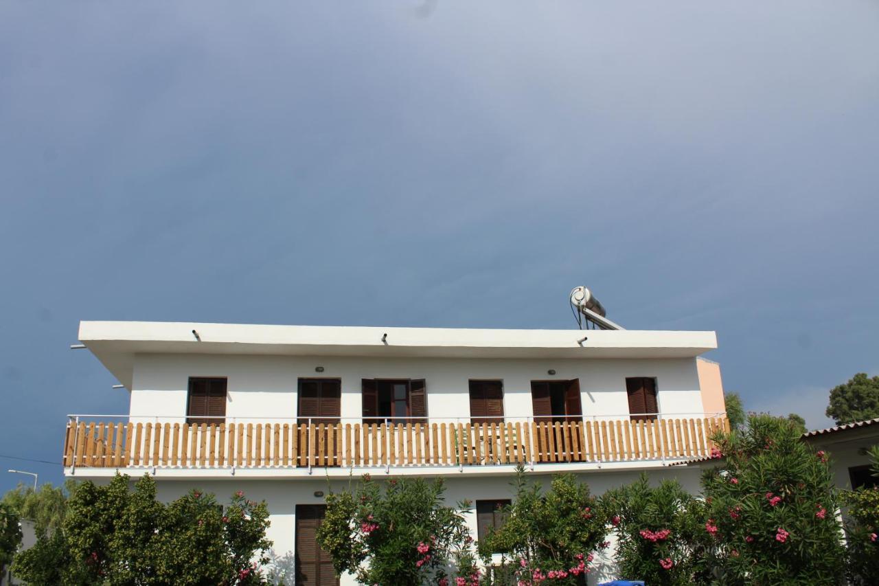 Nikos Seaside Apartments Litheres 外观 照片
