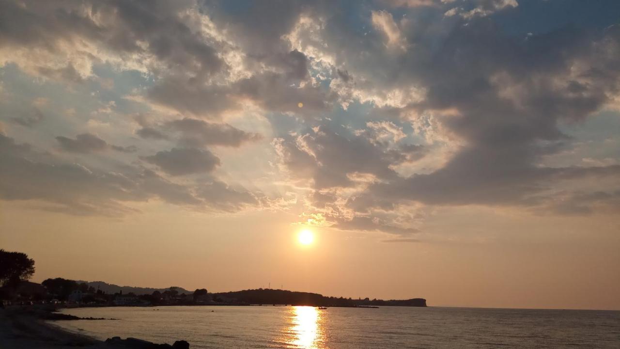 Nikos Seaside Apartments Litheres 外观 照片